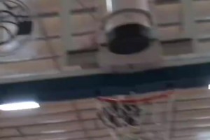 谁懂啊？球场眼镜妹的含金量这谁顶得住啊！